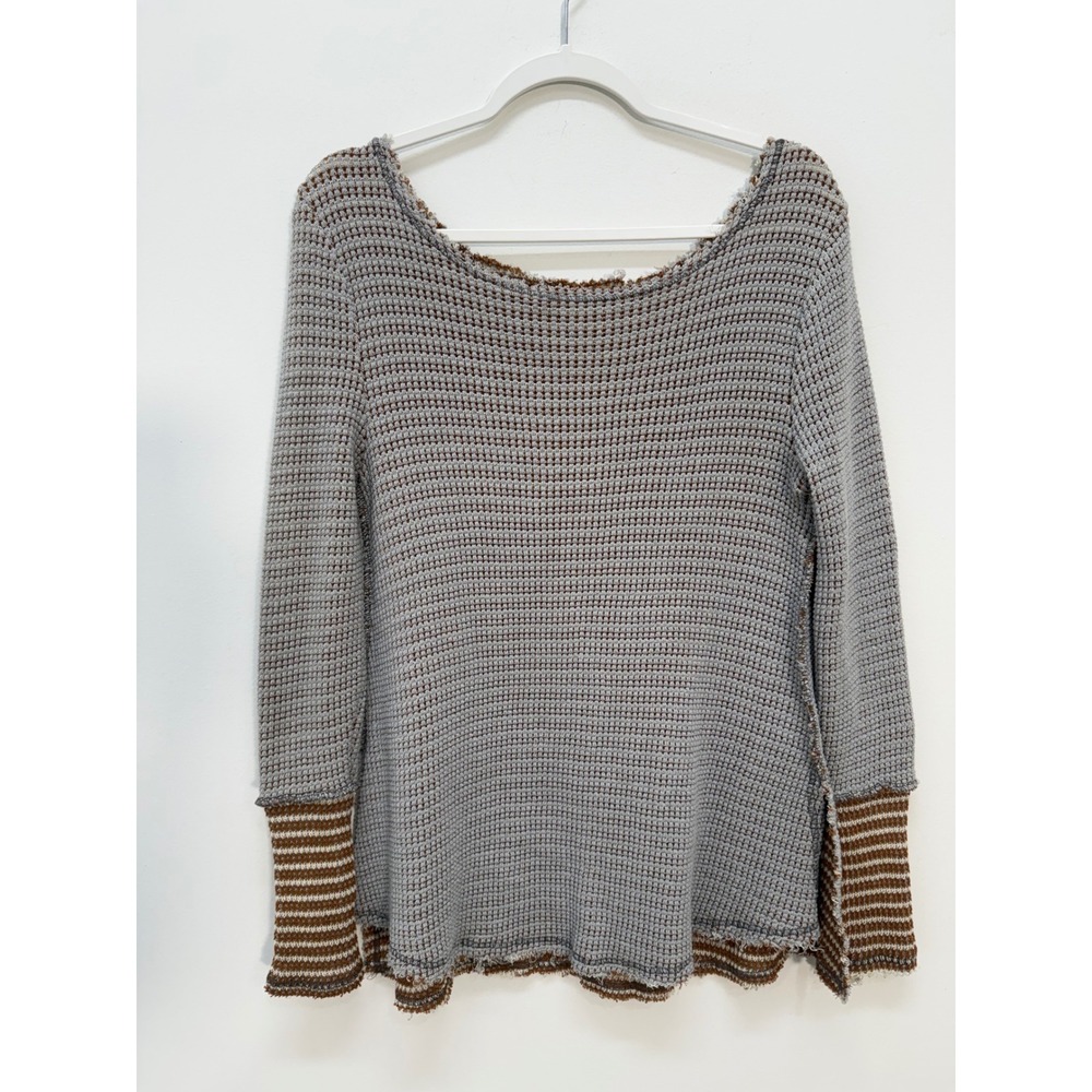 Gimmicks BKE Sweater Small Grey Brown Waffle Knit Frayed Hem Long Sleeve